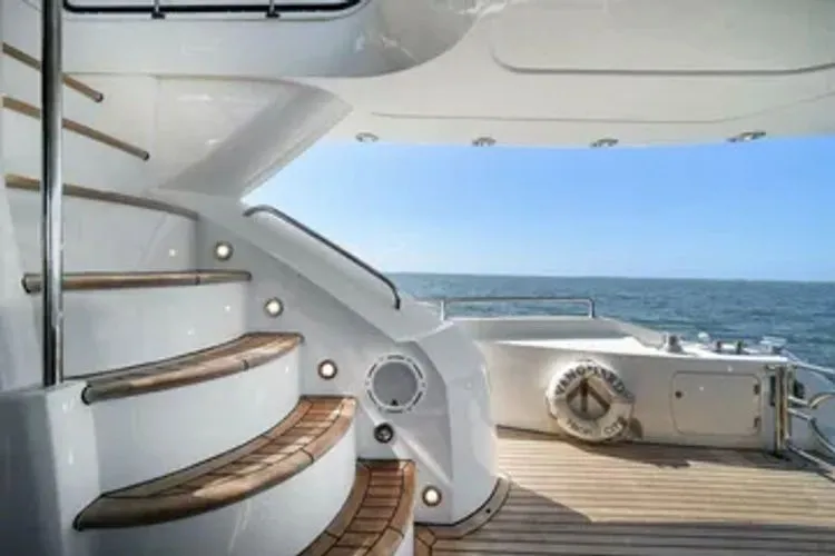 Slide: The Image of 2005 Sunseeker 82 Yacht - Image 39 - 39