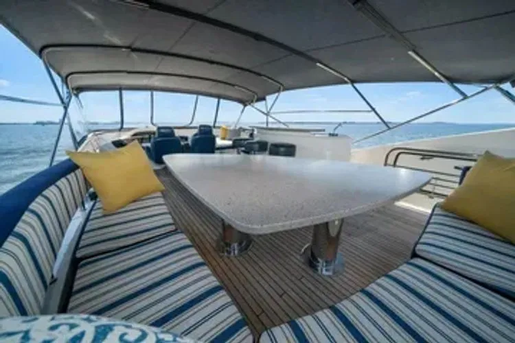 Slide: The Image of 2005 Sunseeker 82 Yacht - Image 43 - 43