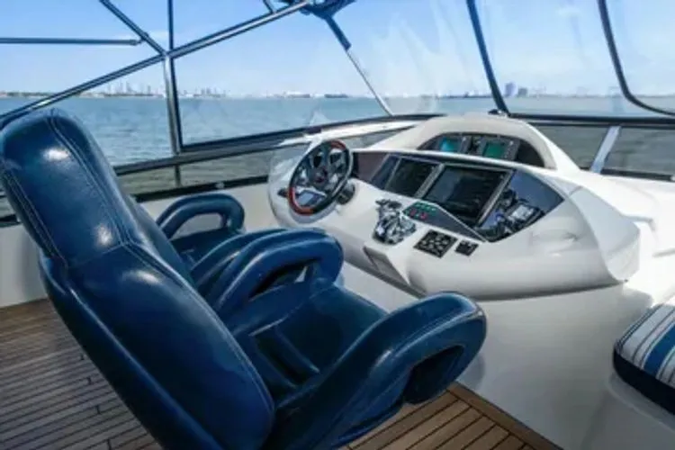 Slide: The Image of 2005 Sunseeker 82 Yacht - Image 48 - 48