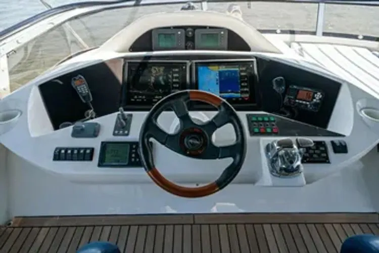 Slide: The Image of 2005 Sunseeker 82 Yacht - Image 50 - 50