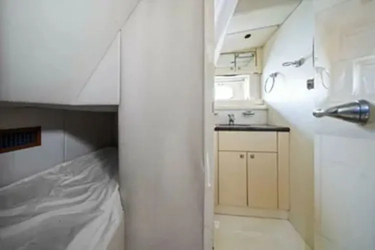 Slide: The Image of 2005 Sunseeker 82 Yacht - Image 61 - 61