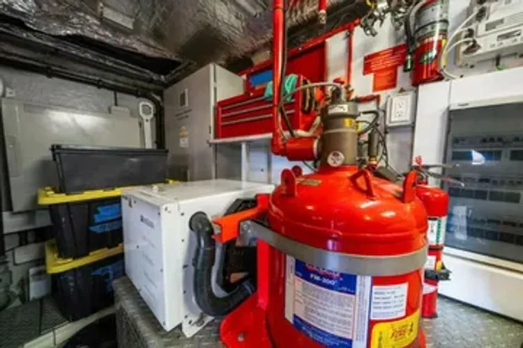 Slide: The Image of 2005 Sunseeker 82 Yacht - Image 67 - 67