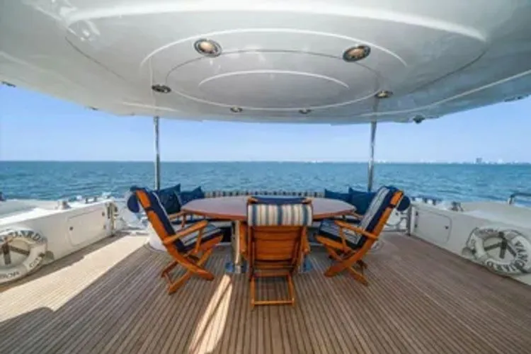 Slide: The Image of 2005 Sunseeker 82 Yacht - Image 8 - 8