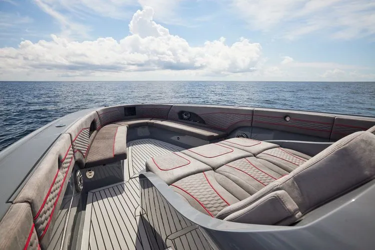 Slide: The Image of 2024 Midnight Express 52 Vitesse - Image 19 - 19