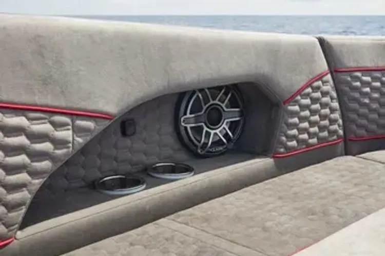 Slide: The Image of 2024 Midnight Express 52 Vitesse - Image 24 - 24