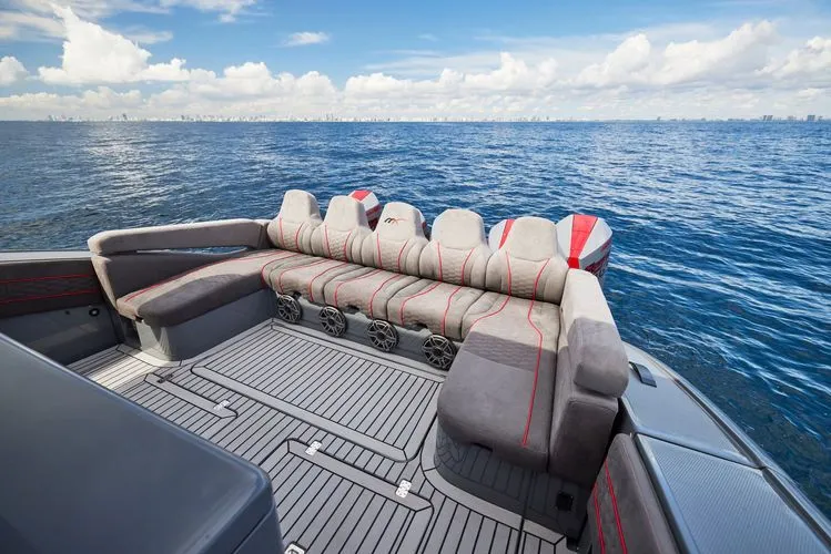 Slide: The Image of 2024 Midnight Express 52 Vitesse - Image 26 - 26