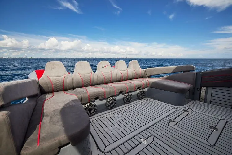 Slide: The Image of 2024 Midnight Express 52 Vitesse - Image 27 - 27