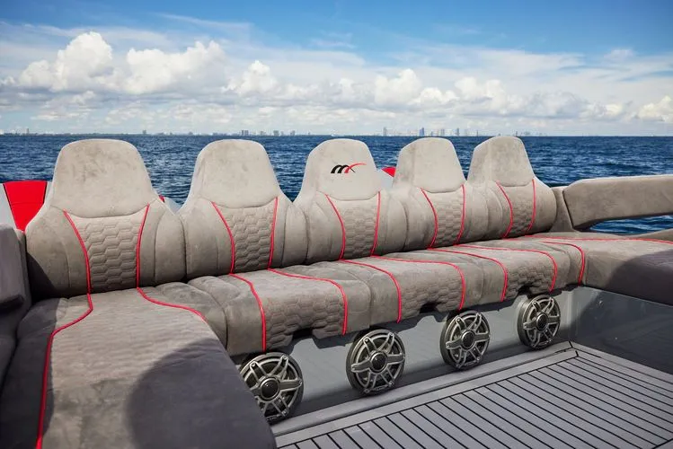 Slide: The Image of 2024 Midnight Express 52 Vitesse - Image 28 - 28