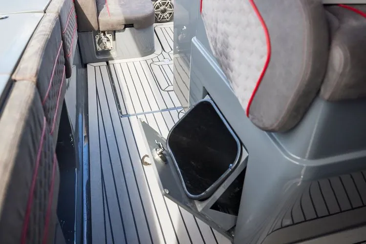 Slide: The Image of 2024 Midnight Express 52 Vitesse - Image 30 - 30