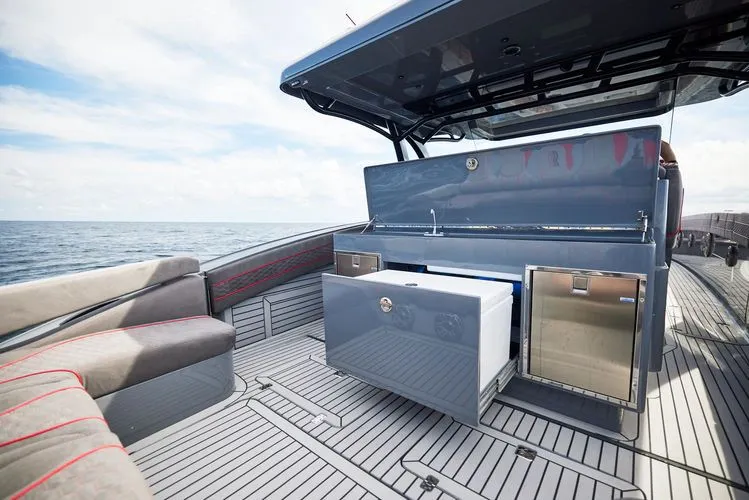 Slide: The Image of 2024 Midnight Express 52 Vitesse - Image 31 - 31