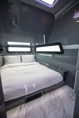 Slide: The Image of 2024 Midnight Express 52 Vitesse - Image 47 - 47