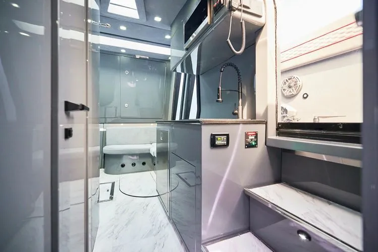 Slide: The Image of 2024 Midnight Express 52 Vitesse - Image 48 - 48