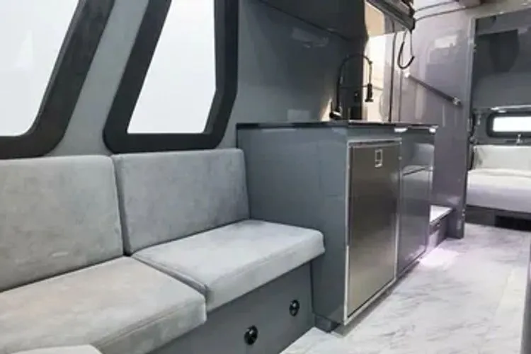 Slide: The Image of 2024 Midnight Express 52 Vitesse - Image 50 - 50