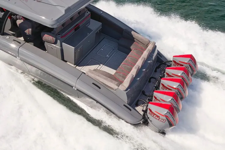 Slide: The Image of 2024 Midnight Express 52 Vitesse - Image 6 - 6