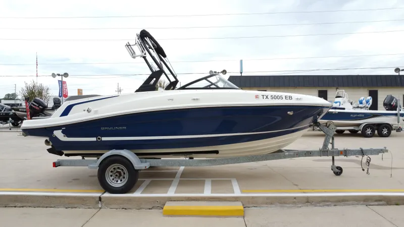 Slide: The Image of Bayliner VR5 2019 - 7
