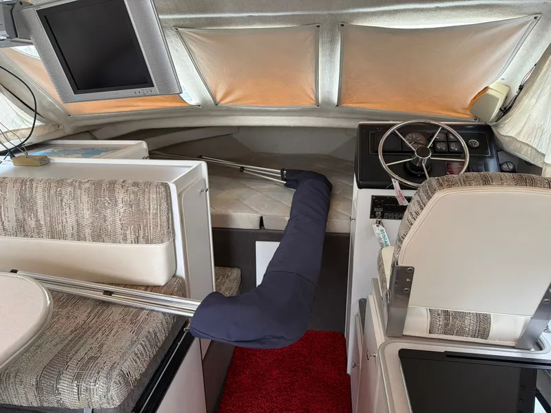 Slide: The Image of Bayliner Command Bridge 1994 - 18