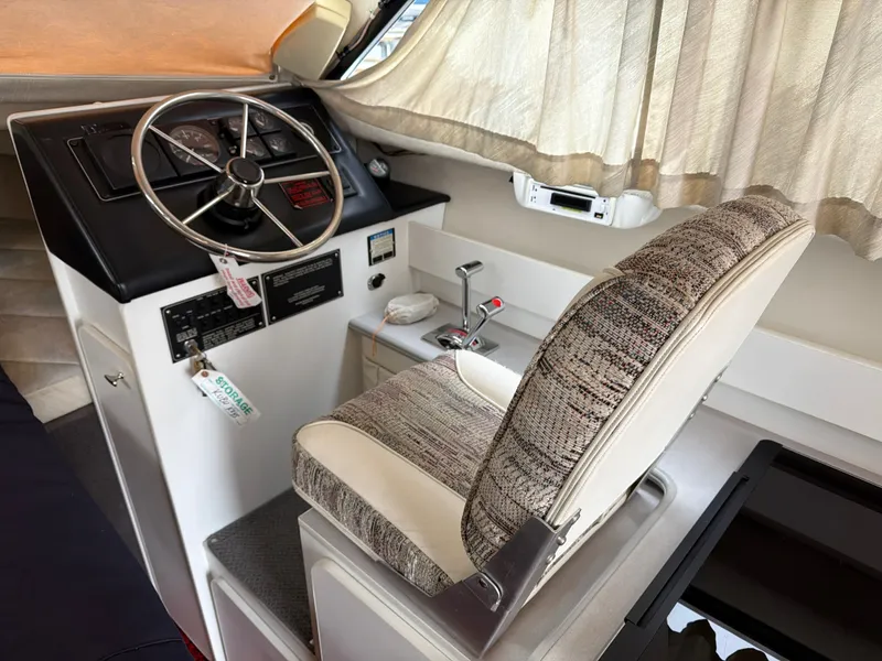 Slide: The Image of Bayliner Command Bridge 1994 - 21