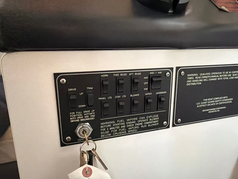 Slide: The Image of Bayliner Command Bridge 1994 - 23