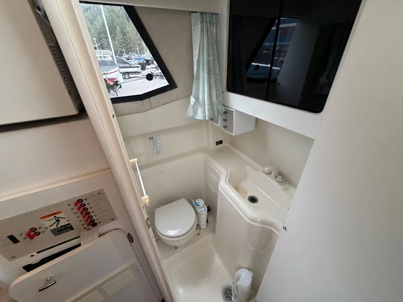 Slide: The Image of Bayliner Command Bridge 1994 - 27