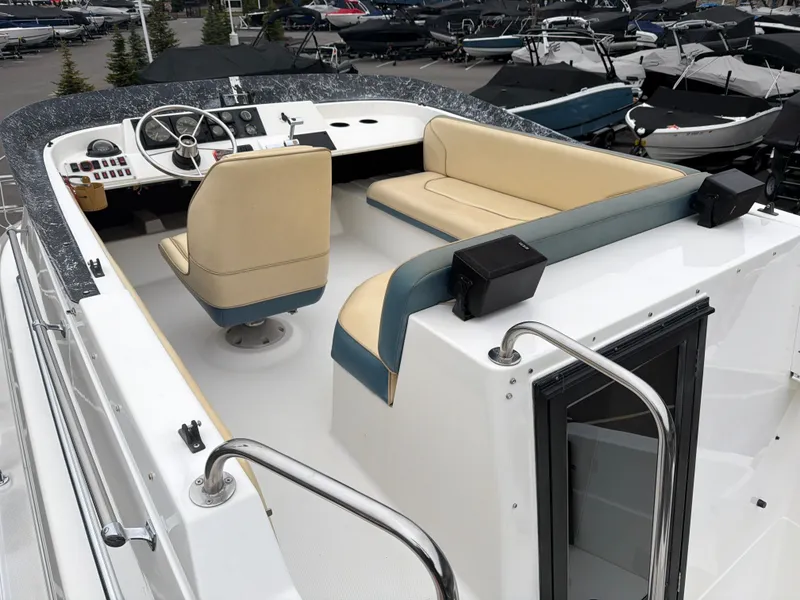 Slide: The Image of Bayliner Command Bridge 1994 - 7