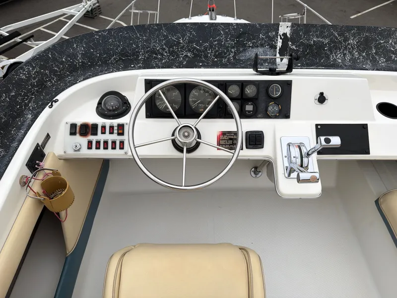 Slide: The Image of Bayliner Command Bridge 1994 - 9