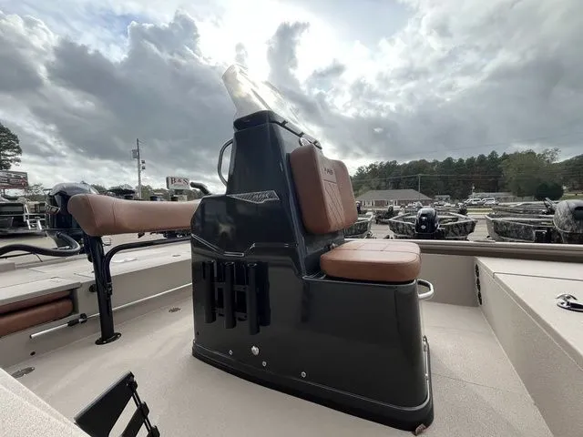 Slide: The Image of Avid 19 FSX 2026 - 7