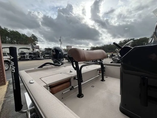 Slide: The Image of Avid 19 FSX 2026 - 8