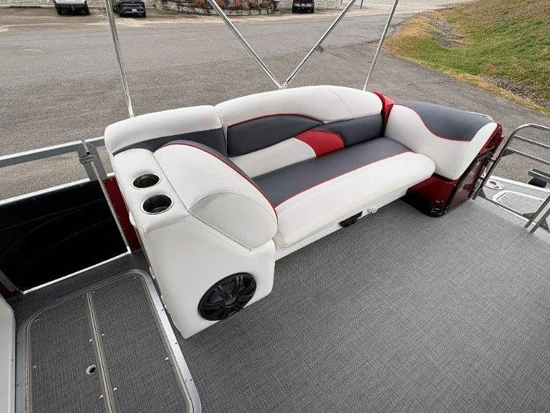 Slide: The Image of Bench seat on a 2008 JC 246 IO boat, gray carpet flooring. - 40