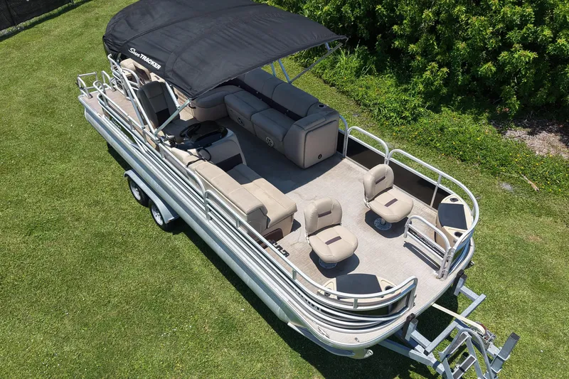 Slide: The Image of 2019 Sun Tracker Fishin' Barge 24 DLX pontoon boat on grass, top view. - 17