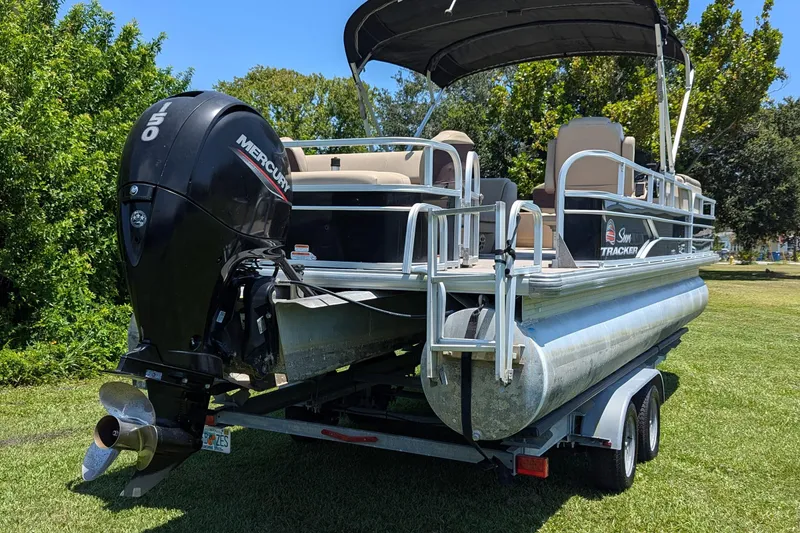 Slide: The Image of 2019 Sun Tracker Fishin' Barge 24 DLX pontoon boat with Mercury engine on trailer. - 4