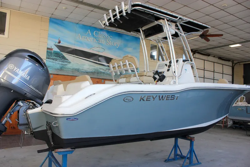 The Image of 2018 Key West 219 FS boat with Yamaha engine in showroom. - 0