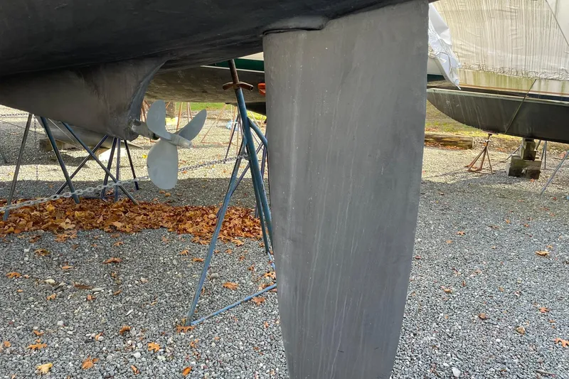 Slide: The Image of Beneteau Oceanis 361 sailboat keel and propeller on gravel with autumn leaves. - 12