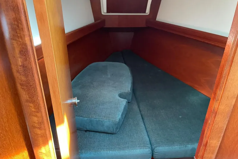 Slide: The Image of Interior cabin of 2000 Beneteau Oceanis 361 sailboat with cushioned seating. - 22