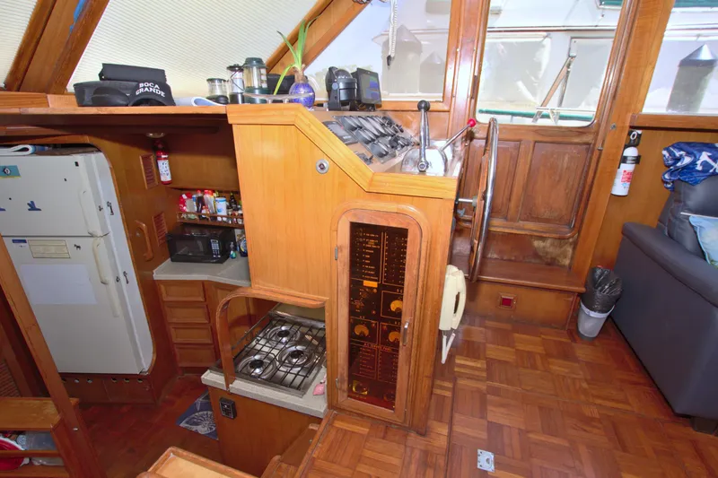 Slide: The Image of 1987 Jefferson 42 Sundeck interior with kitchen, wooden cabinetry, and appliances. - 30
