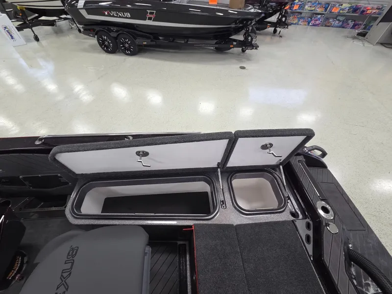 Slide: The Image of Vexus Boats DVX20X PRO 2026 - 13