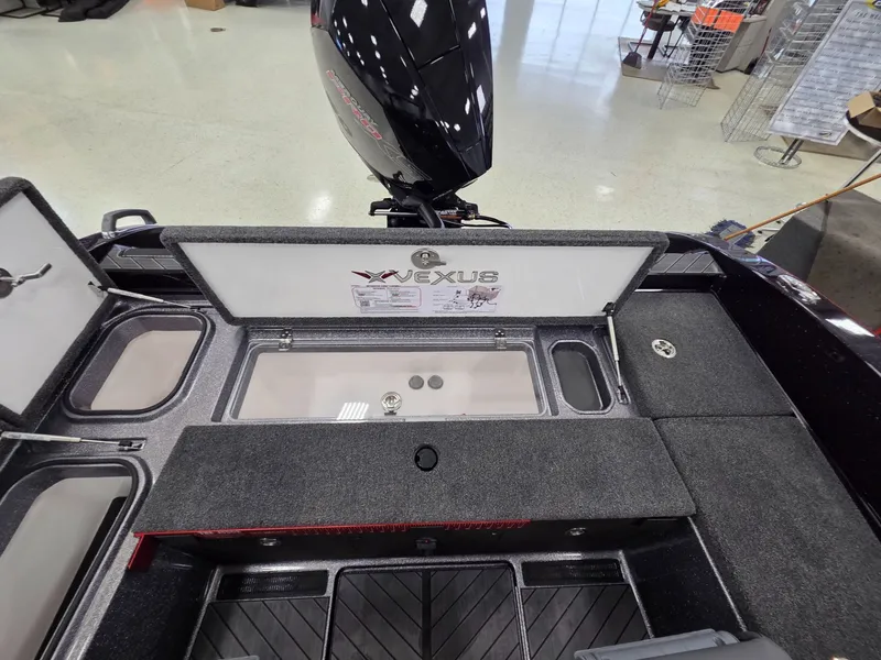 Slide: The Image of Vexus Boats DVX20X PRO 2026 - 14