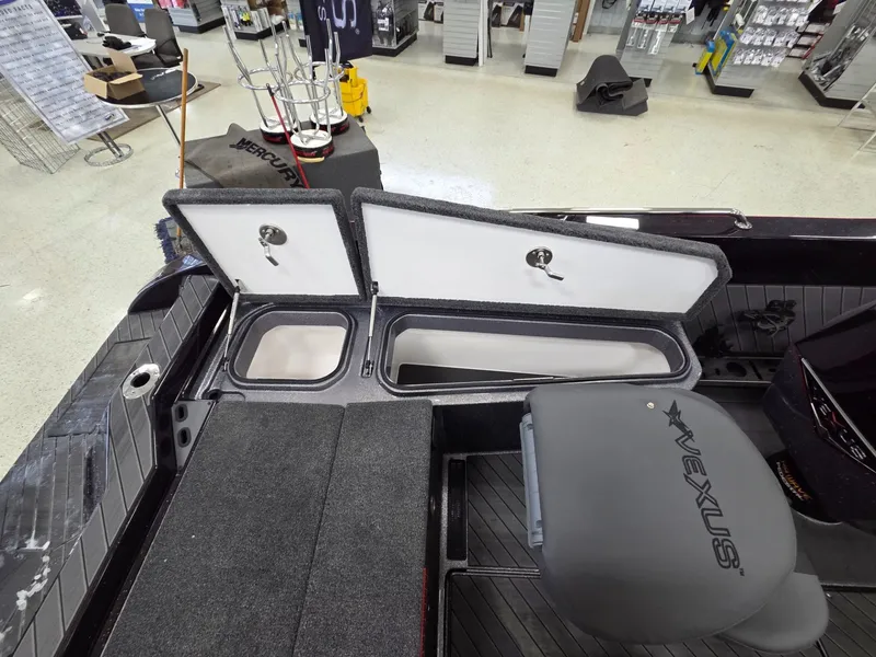 Slide: The Image of Vexus Boats DVX20X PRO 2026 - 16