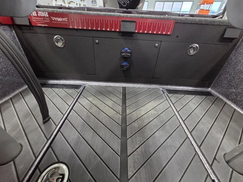 Slide: The Image of Vexus Boats DVX20X PRO 2026 - 18