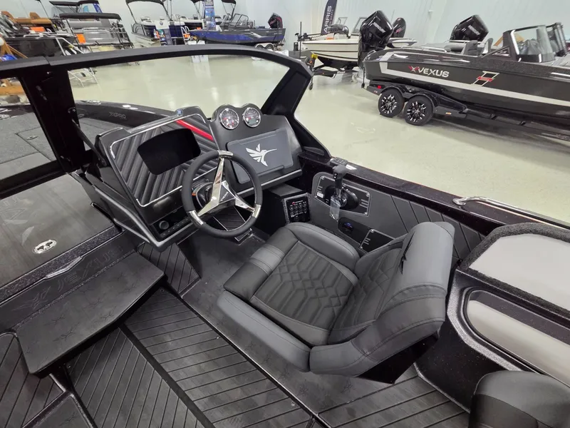 Slide: The Image of Vexus Boats DVX20X PRO 2026 - 23