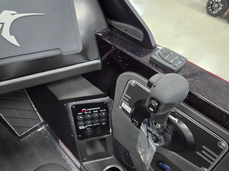 Slide: The Image of Vexus Boats DVX20X PRO 2026 - 27