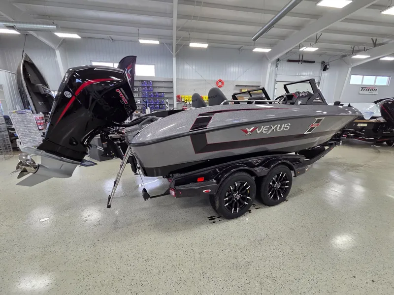 Slide: The Image of Vexus Boats DVX20X PRO 2026 - 3