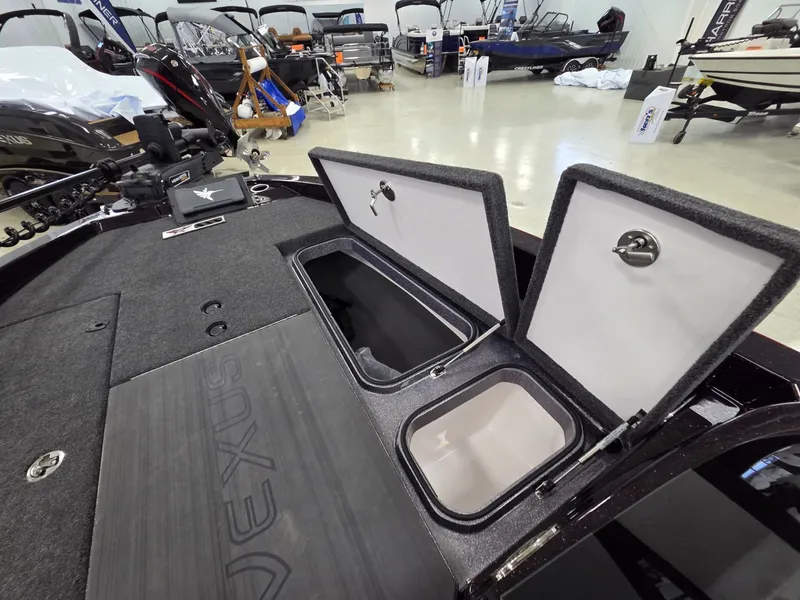 Slide: The Image of Vexus Boats DVX20X PRO 2026 - 31