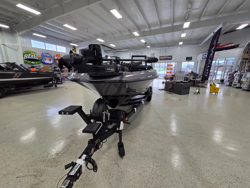 Slide: The Image of Vexus Boats DVX20X PRO 2026 - 8