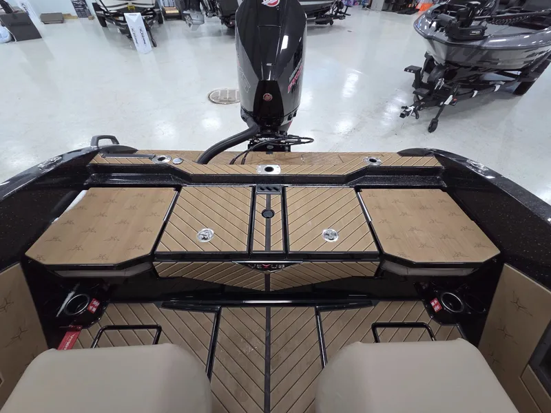 Slide: The Image of Vexus Boats DVX20s 2026 - 10