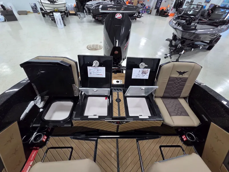 Slide: The Image of Vexus Boats DVX20s 2026 - 14