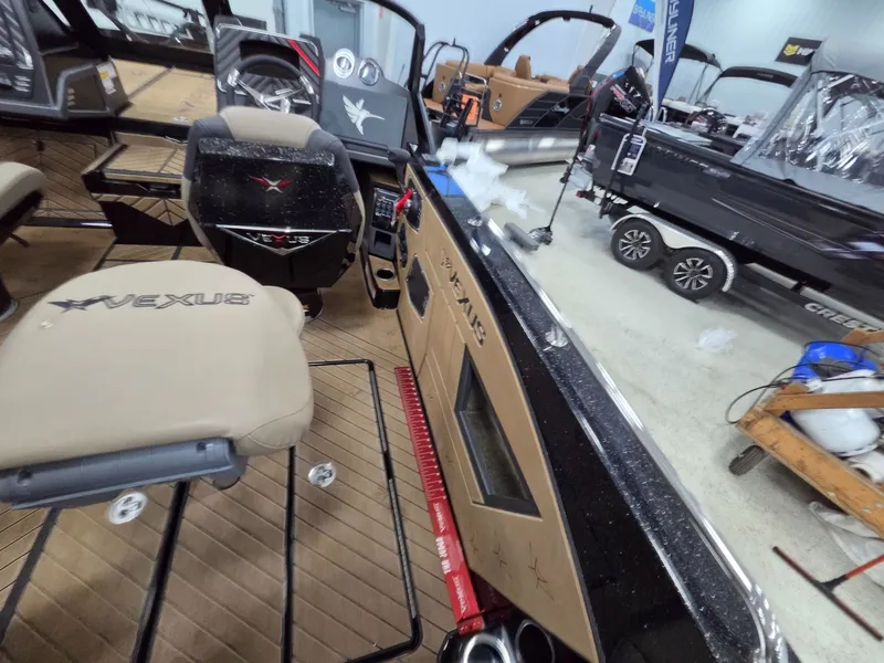Slide: The Image of Vexus Boats DVX20s 2026 - 15