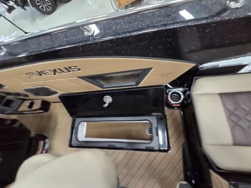 Slide: The Image of Vexus Boats DVX20s 2026 - 16