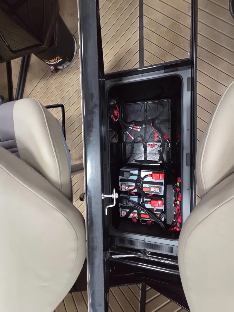 Slide: The Image of Vexus Boats DVX20s 2026 - 17