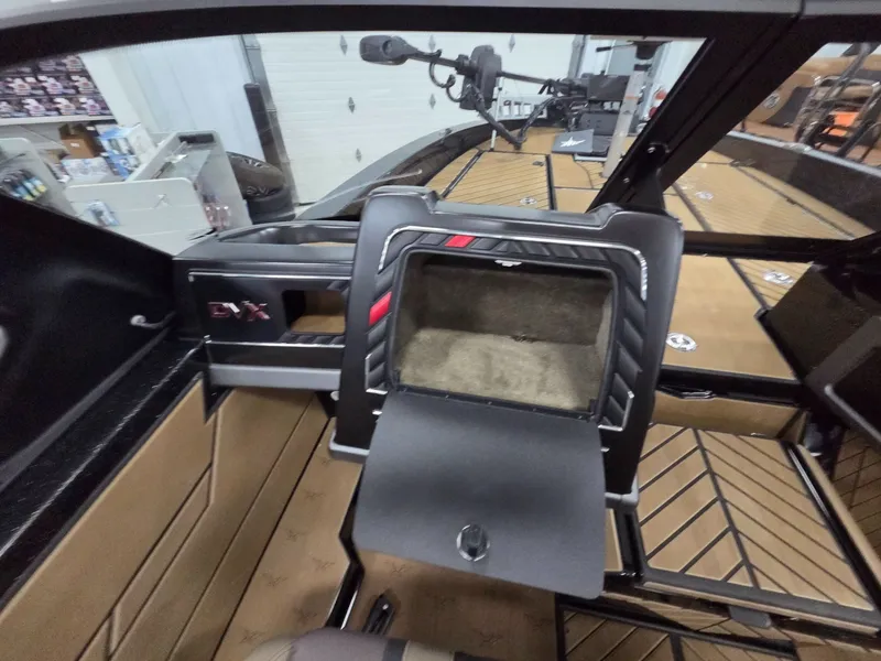 Slide: The Image of Vexus Boats DVX20s 2026 - 20