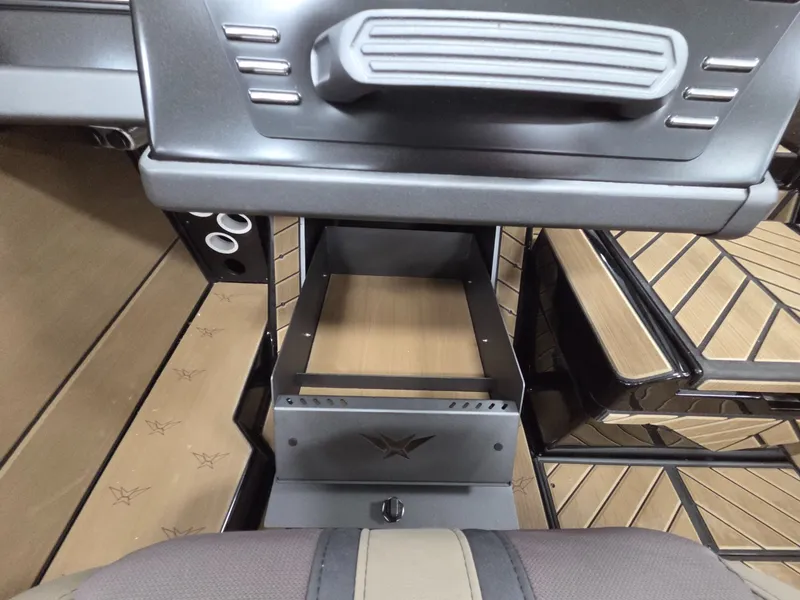 Slide: The Image of Vexus Boats DVX20s 2026 - 22